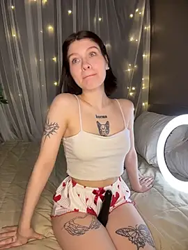 RinaHoward online show from March 16, 2026, 4:44 pm