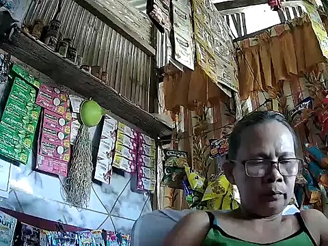 Snapshot of mommylicious_23 chatting on May 31, 2026, 4:42 am mommylicious 23 online show from May 31, 2026, 4:42 am