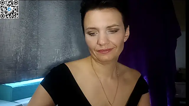 Snapshot of HotMamaQueen234 chatting on July 7, 2026, 1:37 pm HotMamaQueen234 online show from July 7, 2026, 1:37 pm