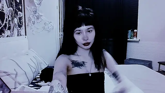 AllisonDeetz online show from June 14, 2026, 7:49 pm