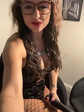 skarletthorne online show from April 4, 2026, 11:02 pm