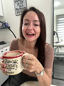 skarletthorne online show from April 8, 2026, 6:24 am