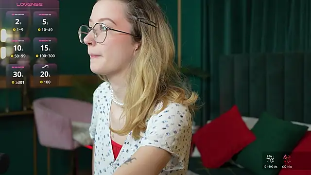 AmelieViolet online show from April 18, 2026, 3:10 am