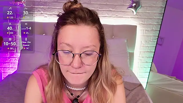 AmelieViolet online show from June 1, 2026, 10:06 am