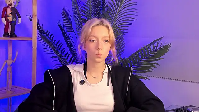 TyraTopinka online show from March 19, 2026, 1:37 pm