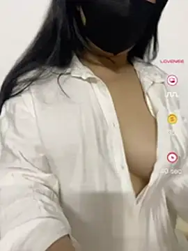 AliceDuong online show from May 7, 2026, 3:12 am
