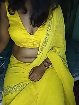 mayakapoor880 online show from June 5, 2026, 6:46 pm