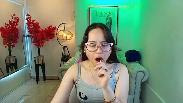 Snapshot of Shady_bug chatting on May 18, 2026, 8:14 pm Shady bug online show from May 18, 2026, 8:14 pm