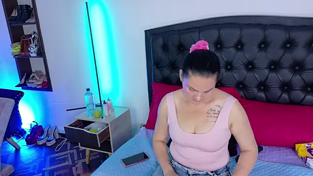 Snapshot of Scarlet_Hiit chatting on July 10, 2026, 4:28 am Scarlet Hiit online show from July 10, 2026, 4:28 am