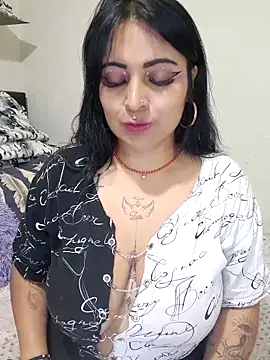 Sarah-917 online show from April 21, 2026, 8:23 pm