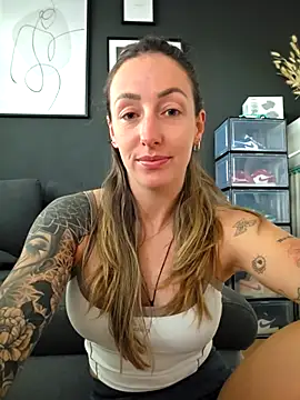NicoleKaiser online show from April 8, 2026, 5:40 am