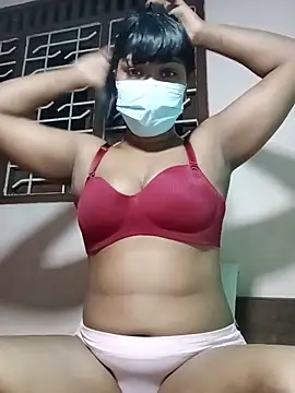 Snapshot of honeyi_babe chatting on May 7, 2026, 6:24 pm honeyi babe online show from May 7, 2026, 6:24 pm