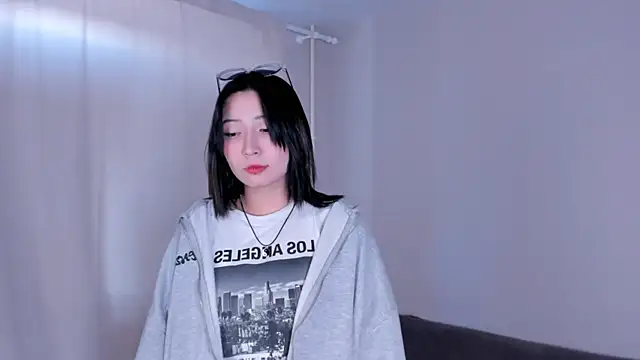 emi okado online show from March 19, 2026, 9:24 am