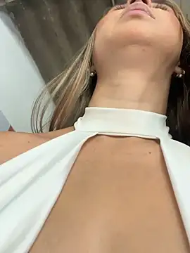 VictoriaWhitmore online show from March 25, 2026, 4:02 pm