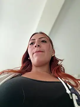 Snapshot of Queen_Scatlett chatting on May 19, 2026, 12:00 pm Queen Scatlett online show from May 19, 2026, 12:00 pm