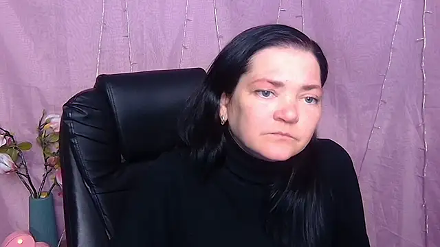 LauraFinn online show from March 19, 2026, 9:35 am