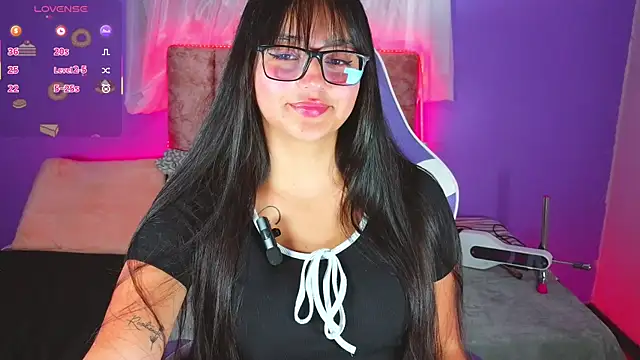 1 Scarllet  online show from April 28, 2026, 12:54 pm