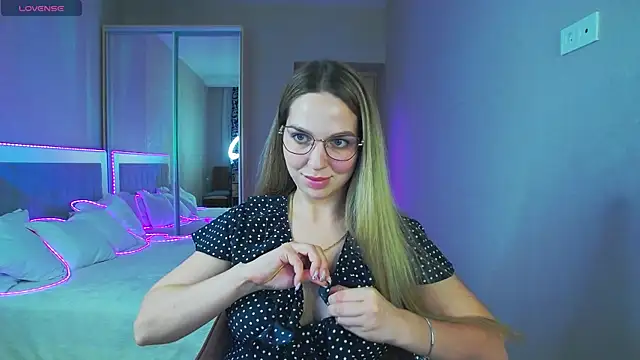 Alexandracandy online show from May 20, 2026, 3:29 pm