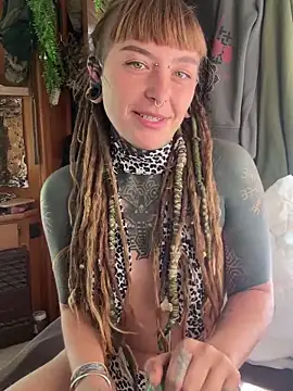 Snapshot of HornyHippy1 chatting on May 27, 2026, 10:34 am HornyHippy1 online show from May 27, 2026, 10:34 am