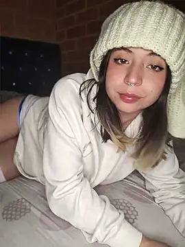 Snapshot of Petite_CherryX chatting on April 4, 2026, 1:26 am Petite CherryX online show from April 4, 2026, 1:26 am