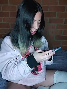 Snapshot of Petite_CherryX chatting on April 21, 2026, 2:15 am Petite CherryX online show from April 21, 2026, 2:15 am