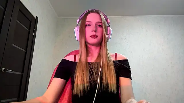 hikkiii online show from March 19, 2026, 12:42 pm