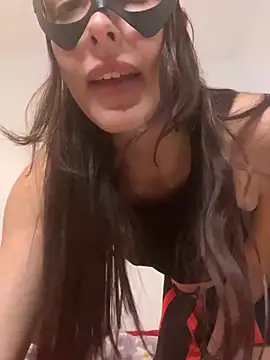 qlonagoddess online show from April 14, 2026, 8:37 pm