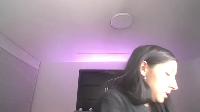 Snapshot of Melannyy_V chatting on August 6, 2026, 1:02 pm Melannyy V online show from August 6, 2026, 1:02 pm