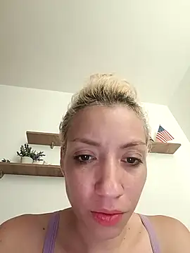 Snapshot of CharlotteLoren chatting on May 3, 2026, 9:21 pm CharlotteLoren online show from May 3, 2026, 9:21 pm