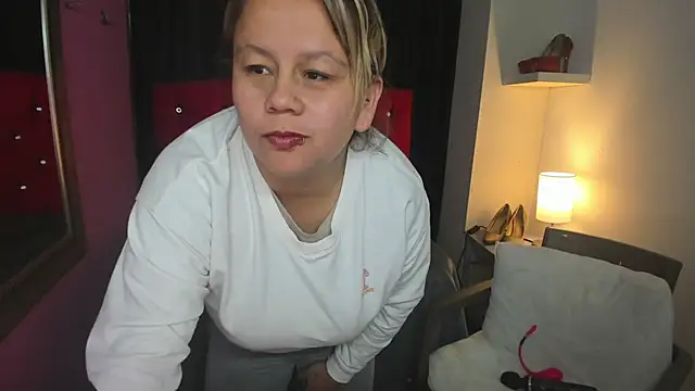 Snapshot of ScarletBigTitties chatting on April 2, 2026, 11:52 am ScarletBigTitties online show from April 2, 2026, 11:52 am
