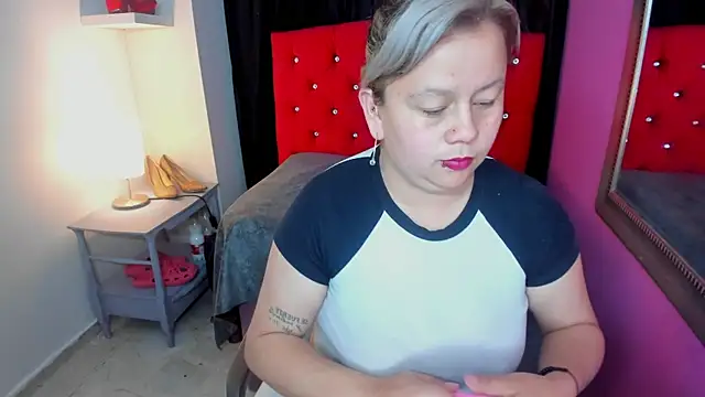 Snapshot of ScarletBigTitties chatting on April 17, 2026, 11:57 am ScarletBigTitties online show from April 17, 2026, 11:57 am