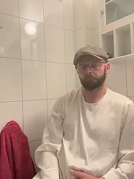 mrmoi1234 online show from March 18, 2026, 10:57 pm