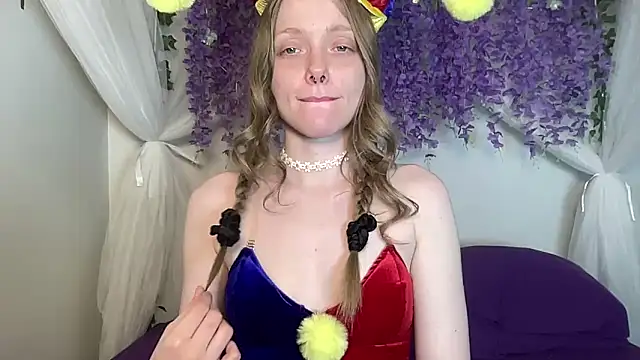 Snapshot of ElfGirlAna chatting on May 13, 2026, 2:36 pm ElfGirlAna online show from May 13, 2026, 2:36 pm
