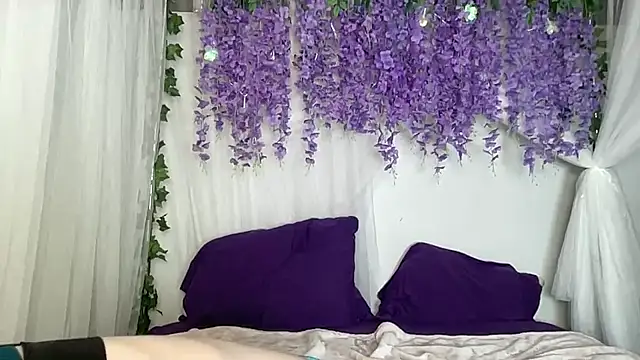 Snapshot of ElfGirlAna chatting on June 10, 2026, 2:49 pm ElfGirlAna online show from June 10, 2026, 2:49 pm