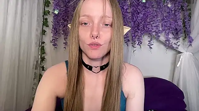 Snapshot of ElfGirlAna chatting on June 17, 2026, 2:29 pm ElfGirlAna online show from June 17, 2026, 2:29 pm