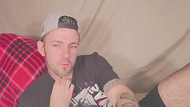 SkylarrGrey online show from April 20, 2026, 4:04 am