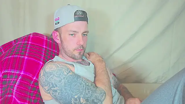 SkylarrGrey online show from April 21, 2026, 10:32 am