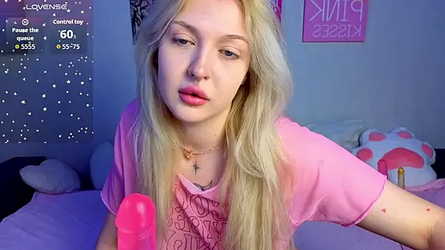 BlondieSummer online show from June 15, 2026, 4:09 pm