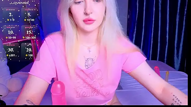 BlondieSummer online show from June 25, 2026, 6:12 pm