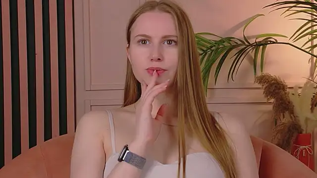 Lover Daisy  online show from May 13, 2026, 11:40 am
