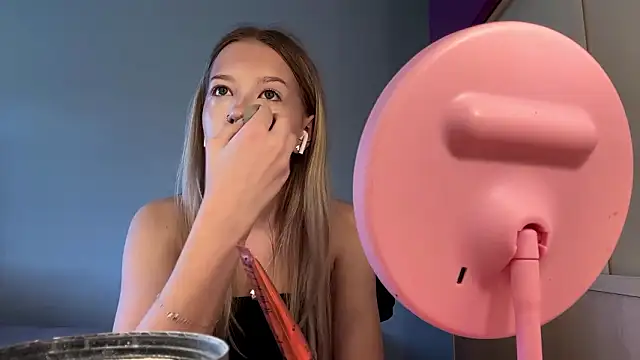 EliFlame online show from March 25, 2026, 7:14 am