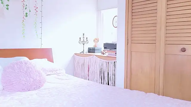 Ajua  Uva online show from March 29, 2026, 7:47 pm