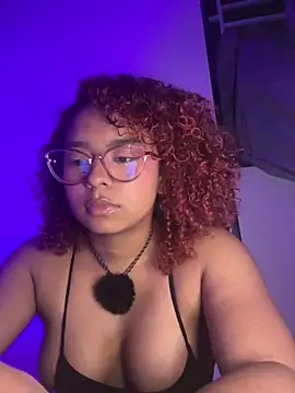 Snapshot of lara_curly chatting on June 5, 2026, 11:54 pm lara curly online show from June 5, 2026, 11:54 pm