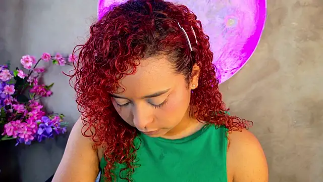 Snapshot of lara_curly chatting on June 17, 2026, 10:06 am lara curly online show from June 17, 2026, 10:06 am