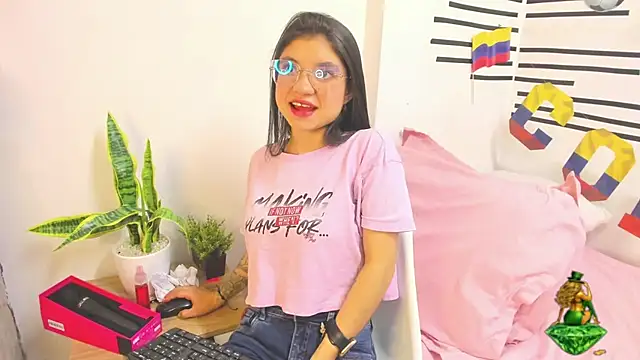 Snapshot of LindaCatalina_ chatting on June 28, 2026, 1:17 pm LindaCatalina online show from June 28, 2026, 1:17 pm