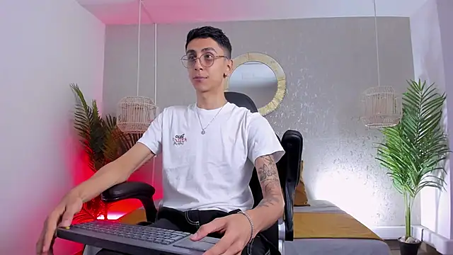 Snapshot of Gio_carangi chatting on July 2, 2026, 2:55 am Gio carangi online show from July 2, 2026, 2:55 am