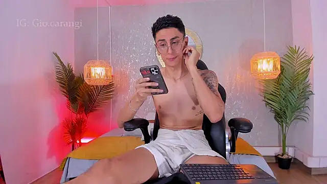Snapshot of Gio_carangi chatting on July 30, 2026, 8:52 pm Gio carangi online show from July 30, 2026, 8:52 pm