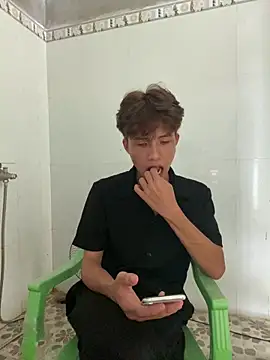 Nguyencuong1999 online show from May 18, 2026, 7:47 am