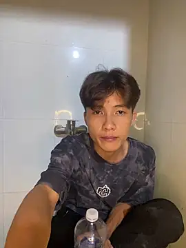 Nguyencuong1999 online show from June 3, 2026, 3:28 pm