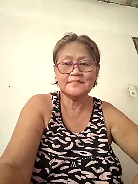 Snapshot of Sunflower1956 chatting on May 4, 2026, 5:14 am Sunflower1956 online show from May 4, 2026, 5:14 am